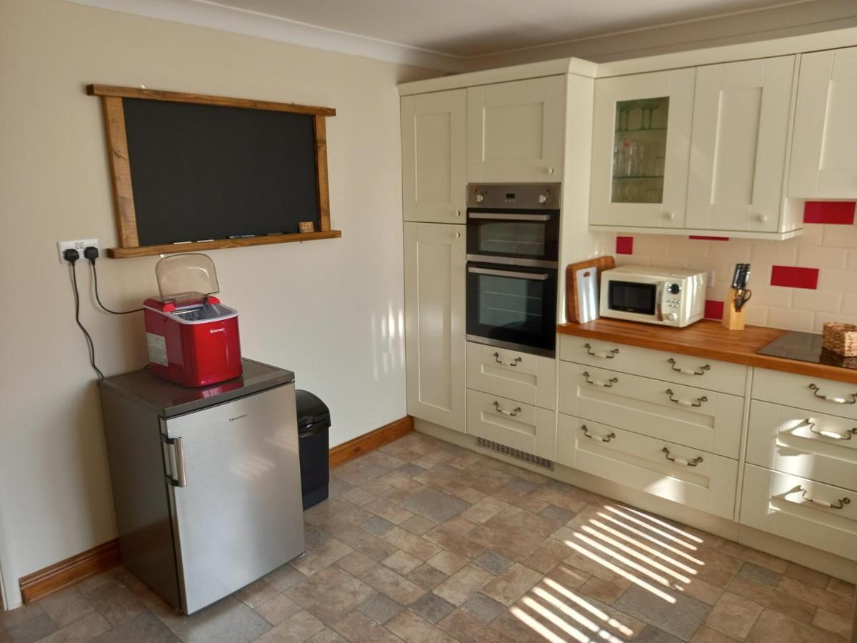 Pet Friendly Beautiful Detached Cottage Close To Spurn Point, Easington And Withersea Kingston upon Hull Bagian luar foto