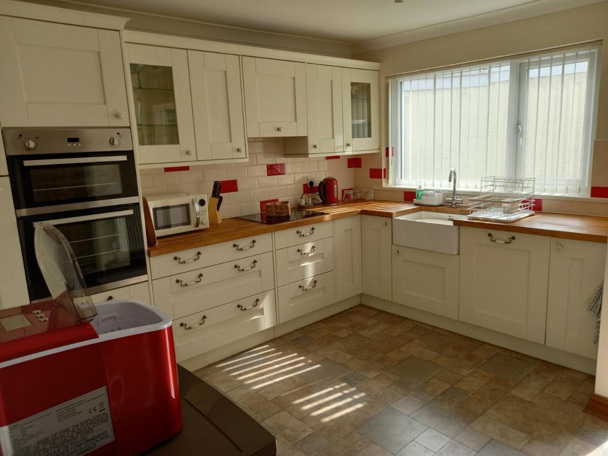 Pet Friendly Beautiful Detached Cottage Close To Spurn Point, Easington And Withersea Kingston upon Hull Bagian luar foto
