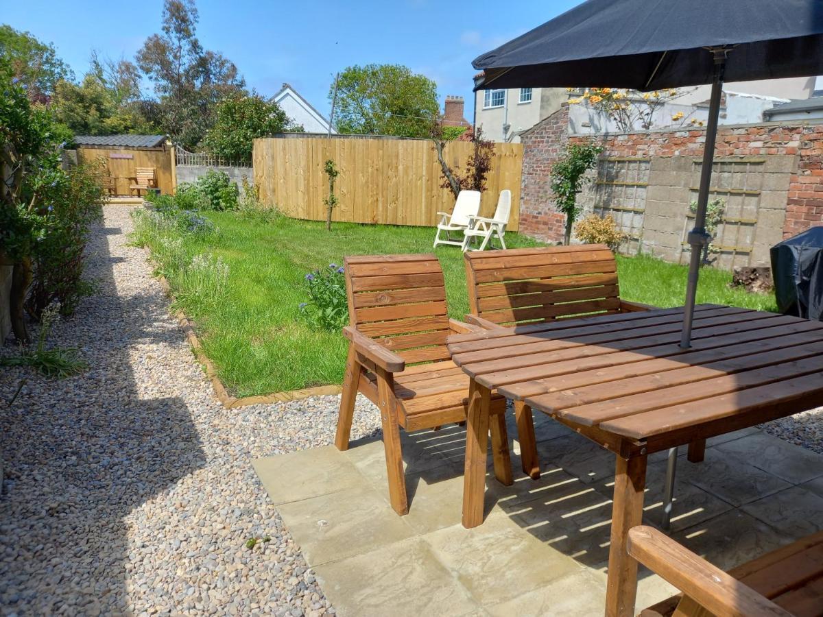 Pet Friendly Beautiful Detached Cottage Close To Spurn Point, Easington And Withersea Kingston upon Hull Bagian luar foto